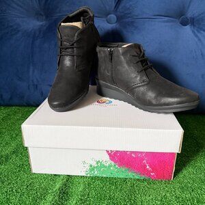 Clarks Women's Cloudsteppers Caddell Hop Wedge Booties Black Boots Size 10 M NEW